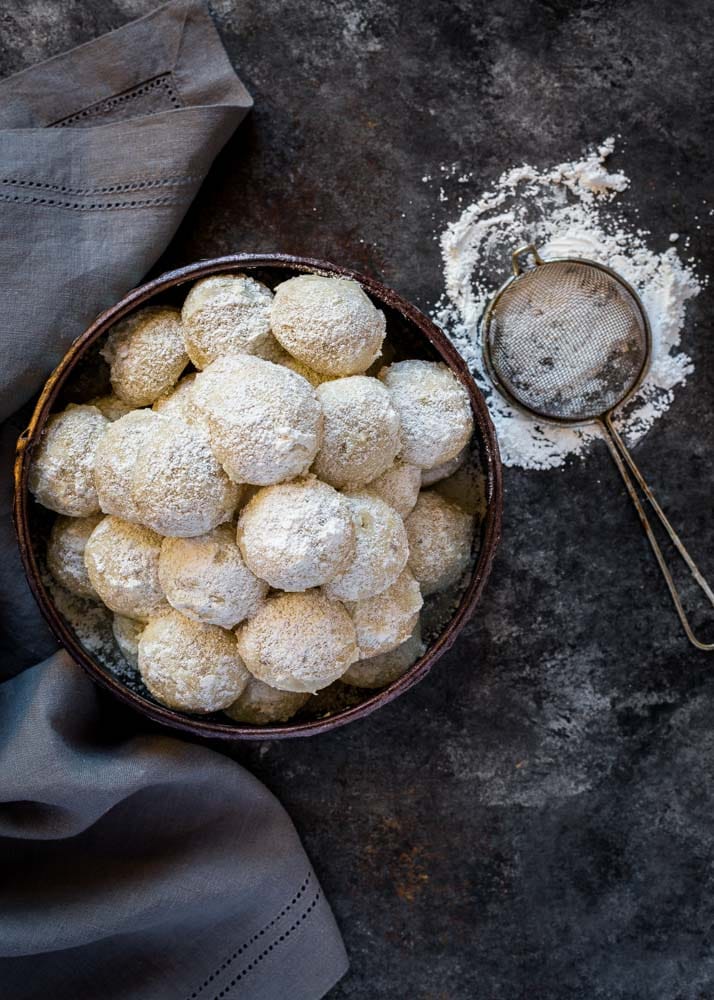 Mexican Wedding Cake Cookies sprinkled with powdered sugar