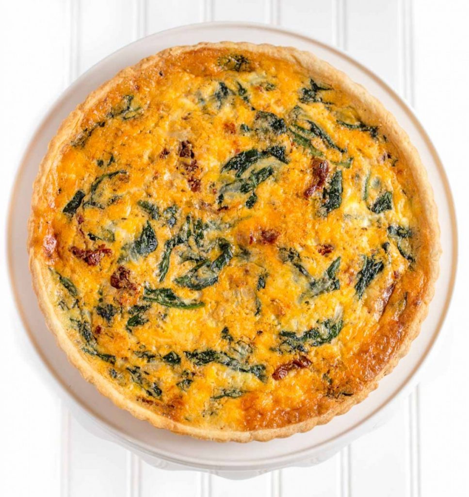 Easy recipe for spinach quiche with sun-dried tomatoes
