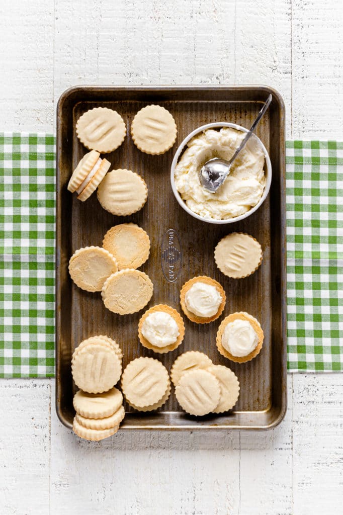 How to assemble vanilla creme sandwich cookies so they look like Golden Oreos.